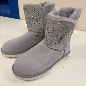 UGG Bailey Button Tehuano boots in “Pencil Lead” (gray)